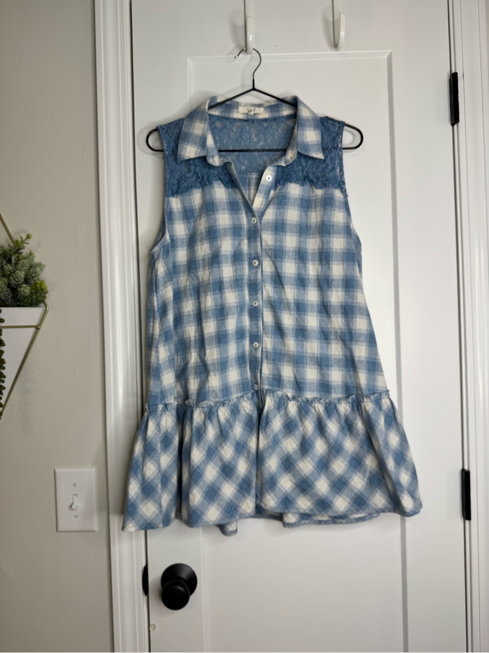 Easel Large Gingham & Lace Top